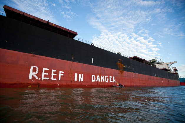 Een eerdere Greenpeace-actie tegen de steenkoolhaven.
