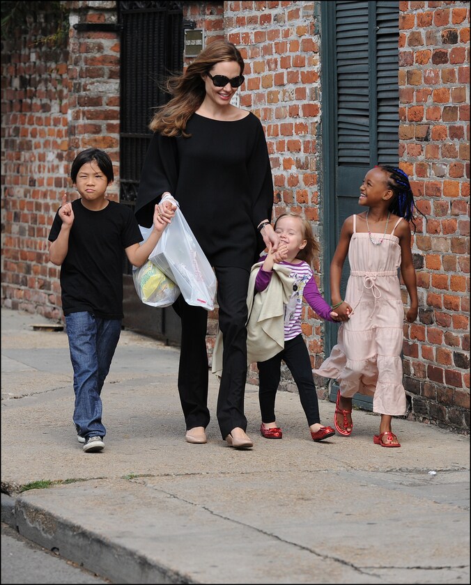 Angelina op stap met Pax, Vivienne en Zahara.
