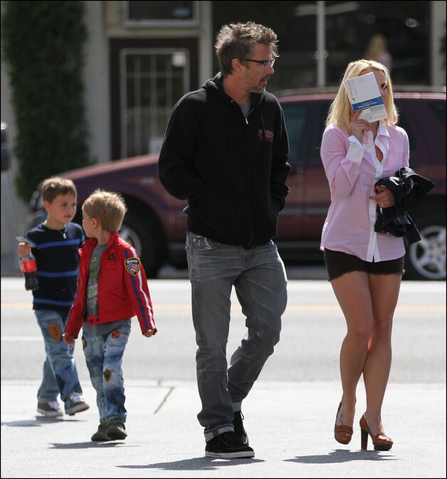 Hoewel Jason het goed kon vinden met Britneys zoontjes, wou hij geen gezinsuitbreiding.