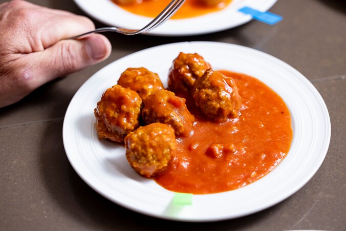 Op het menu staan onder meer balletjes in tomatensaus.
