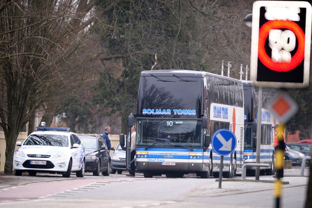 In Lommel zijn twee bussen met familieleden vertrokken richting Melsbroek.