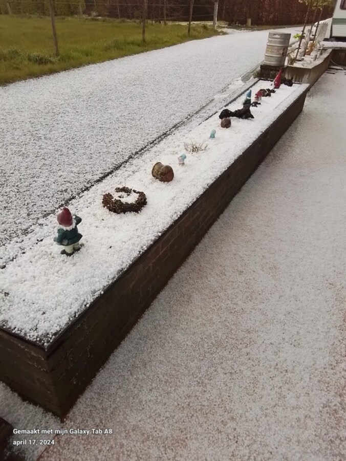 Een hagelbui passeerde in Meulebeke.