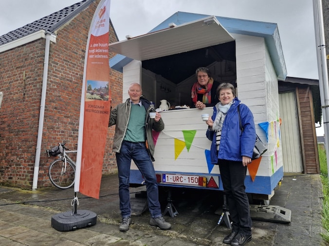 Een deel van de werkgroep Zorgzame Buurten Westrozebeke. We zien Marc Van Ysacker, Josiane Lowie en Mieke Declercq.