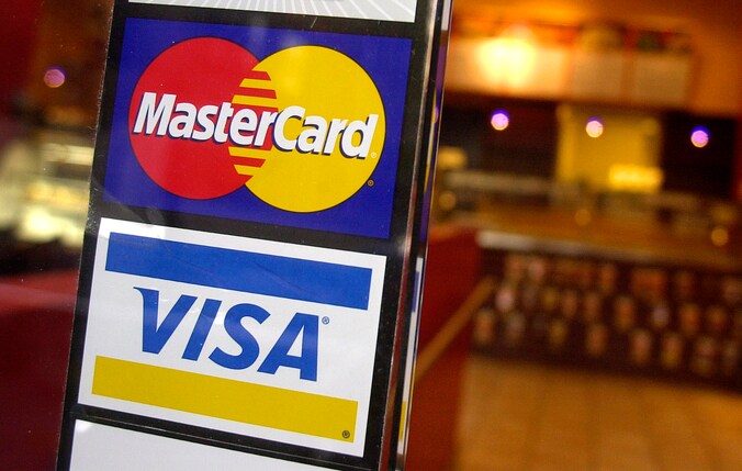 Adieu, Maestro: wanneer krijg jij je nieuwe bankkaart? En vanwaar de ...