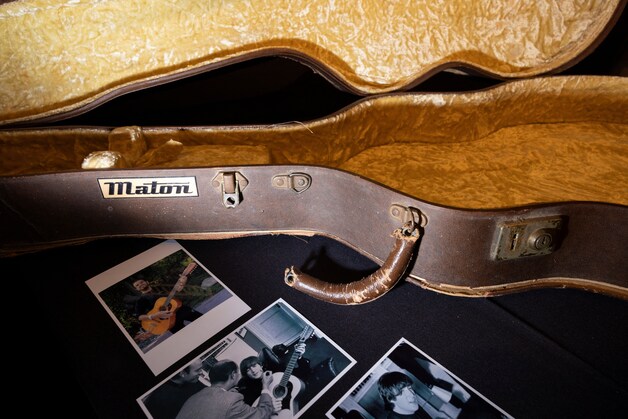 De koffer van de verloren gewaande gitaar van John Lennon.