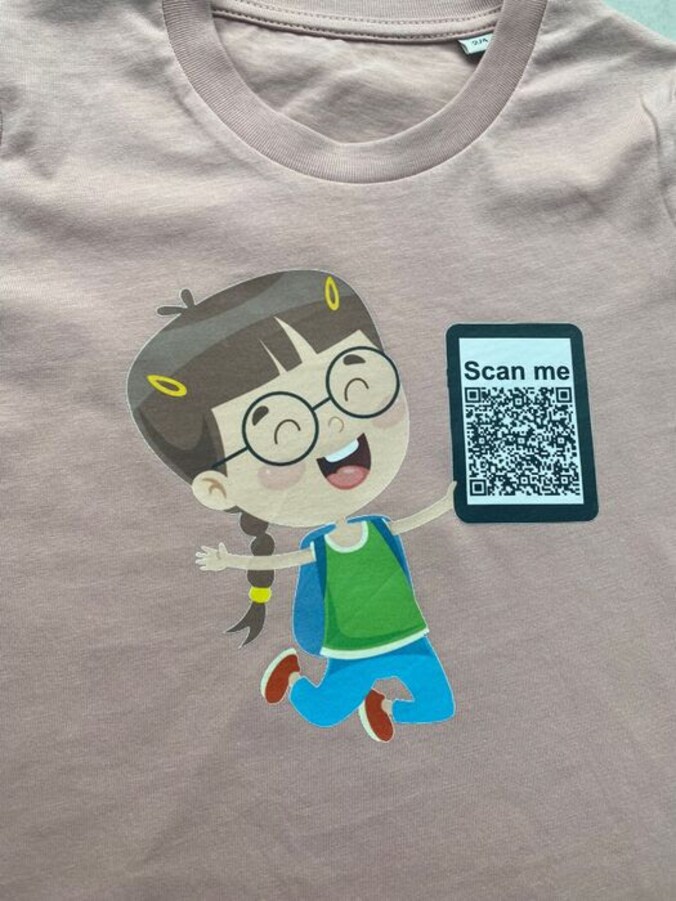 B-Found heeft een kindershirt ontwikkeld met een discrete QR code