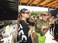 “Backstage moedermelk afkolven en dan zonnebrillen verkopen: pure rock-’n-roll”. Eline De Munck baat pop-upshop uit op festival