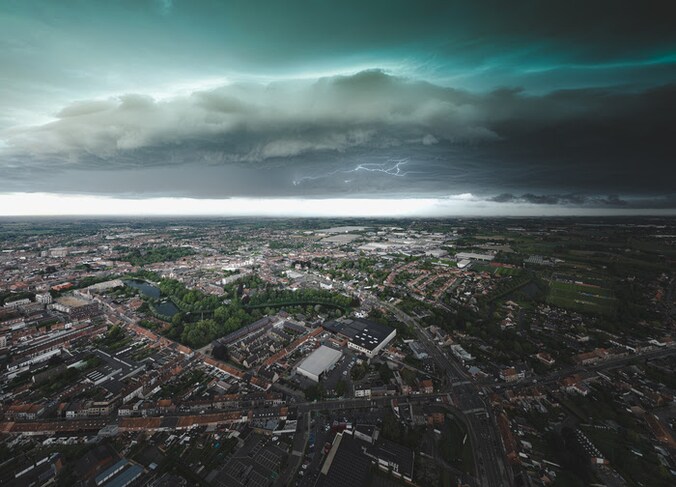 Spectaculair beeld van storm boven Roeselare.
