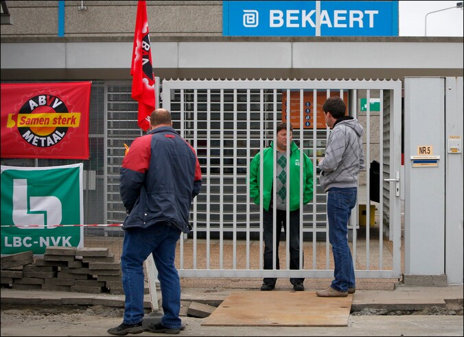 De vakbond wil dat de topbonussen verdeeld worden onder de werknemers.