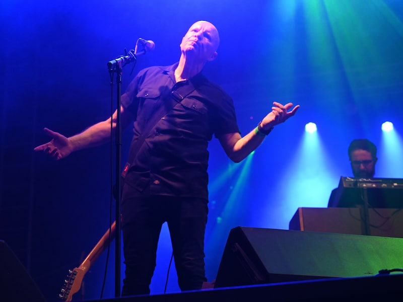 XMAS-show van De Mens: “Met Bart Peeters, Stijn Meuris en Kaat Van Stralen als special guests”