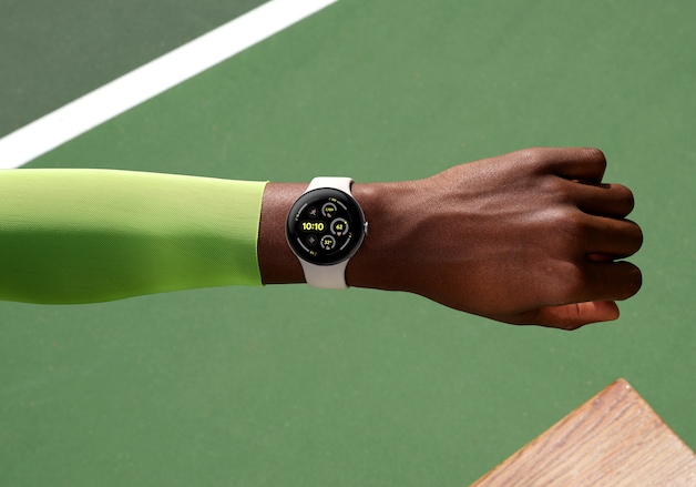 De Google Pixel Watch 3 in het wit.
