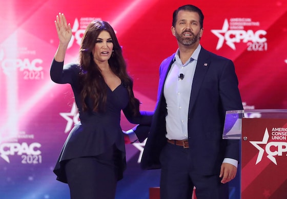 Kimberly Guilfoyle en Donald Trump Jr. in 2021.