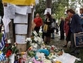 De plek op het Syntagmaplein in Athene waar een 77-jarige gepensioneerde apotheker in april vorig jaar zich een kogel door het hoofd schoot. In een afscheidsbrief stelde hij dat hij zijn kinderen geen schulden wilde nalaten.