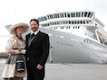 Sommige passagiers dragen aangepaste kledij voor de Titanic-cruise.