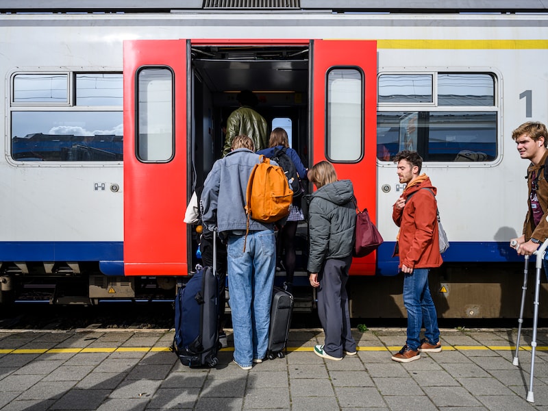 Hoe druk is het in het station in jouw buurt? Zoveel reizigers stappen op in het treinstation van Kasterlee