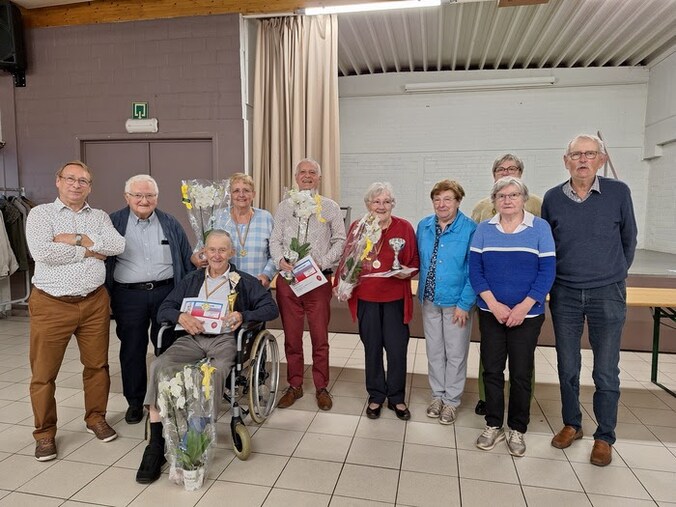 Kaartersclub De Spil heeft haar koning, koningin en kampioenen gehuldigd.