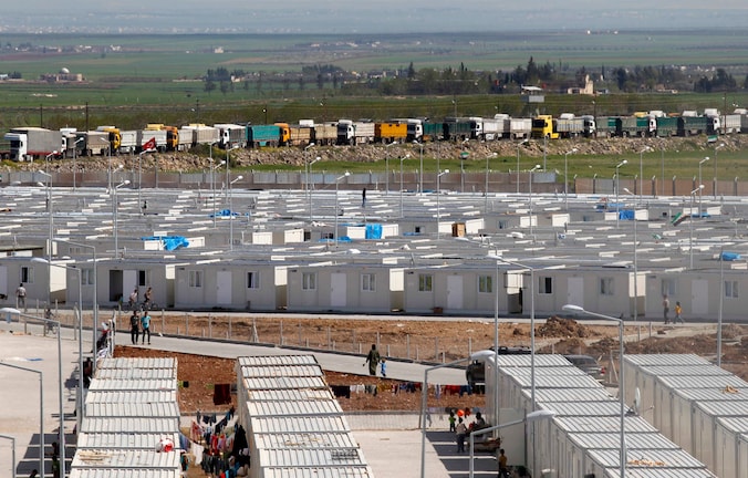 In dit vluchtelingenkamp, bijgenaamd 'Container City', verblijven ruim 9.000 Syriërs.