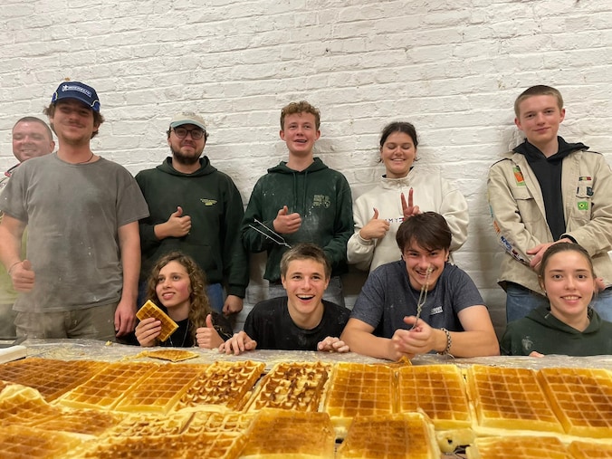 Scoutsgroep Ridders van de Fiertel bakt wafels en levert ze aan huis ...