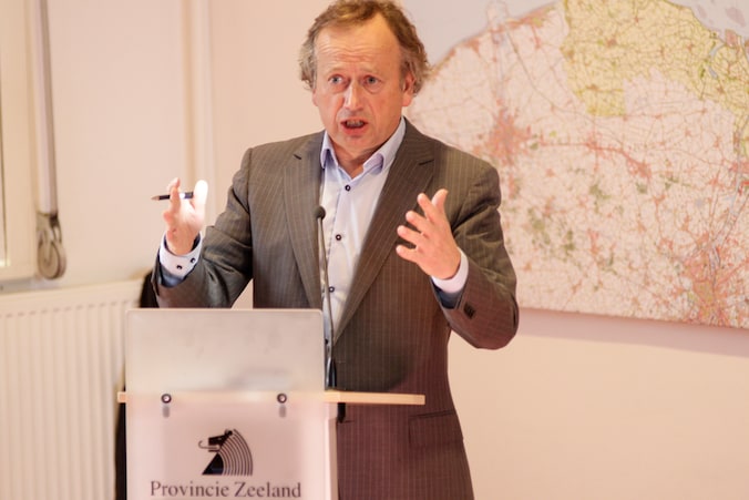 Nederlands staatssecretaris voor Landbouw Henk Bleker.