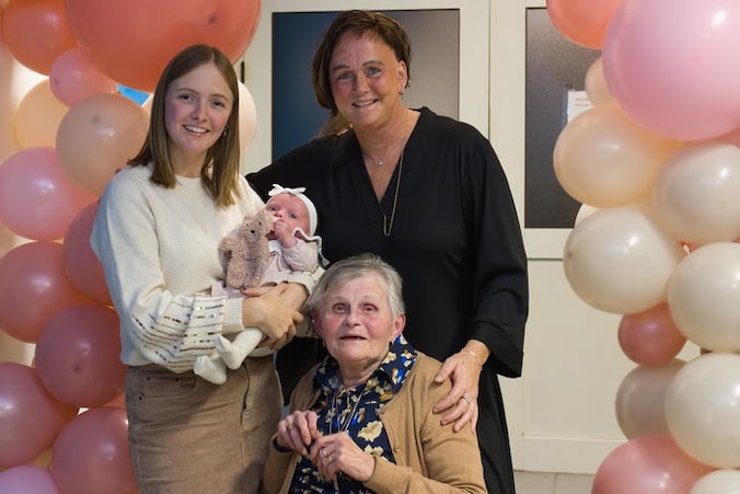 De vier vrouwen op een rij. 