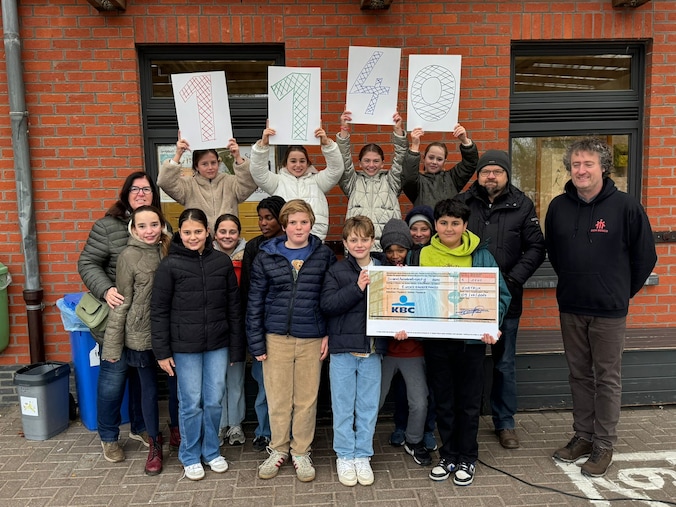De leerlingen van Basisschool Kinderland zamelden meer dan 1.000 euro in voor het Kinderkankerfonds.