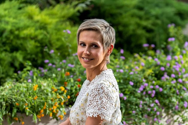 Het dubbelleven van Asma al-Assad, een first lady die nergens meer ...