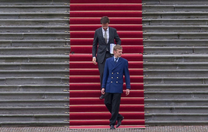 Mark Rutte ging gisteren naar Paleis Huis Ten Bosch in Den Haag om het ontslag van zijn regering aan koningin Beatrix aan te bieden.