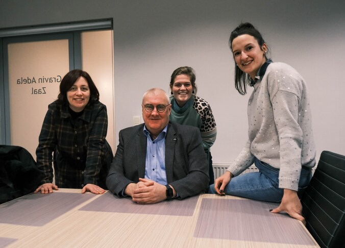 Burgemeester Sandy Evrard met zijn schepenen Melanie Verdru, Déborah Giampietro en Maïté Hellem.