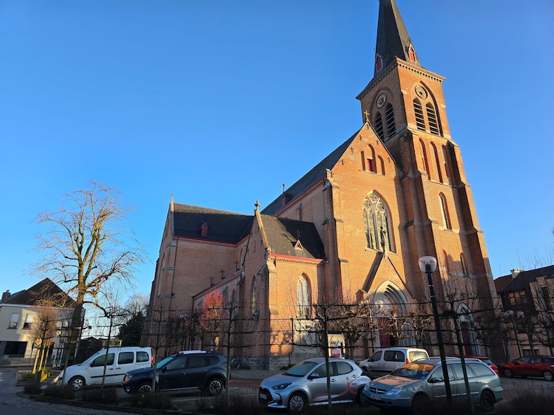 Torenspits kerk Knesselare moet dringend hersteld worden: “Niet uitvoeren is geen optie”