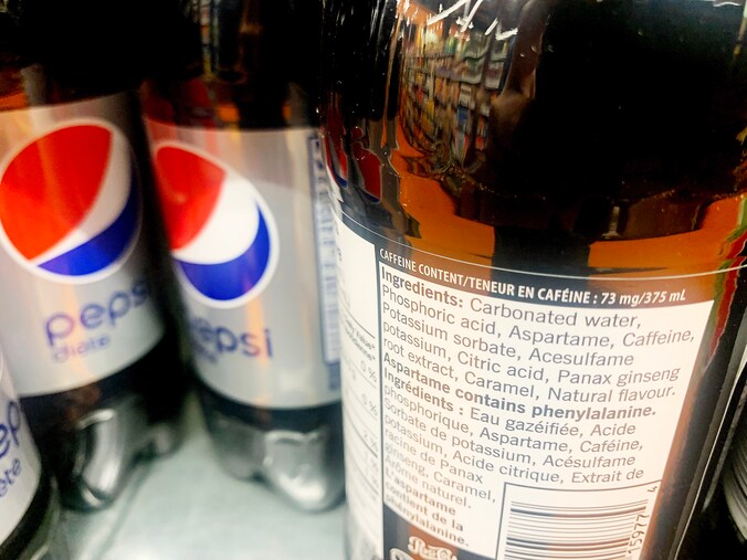 Aspartaam is een kunstmatige zoetstof die onder andere wordt gebruikt in suikervrije frisdrank. 