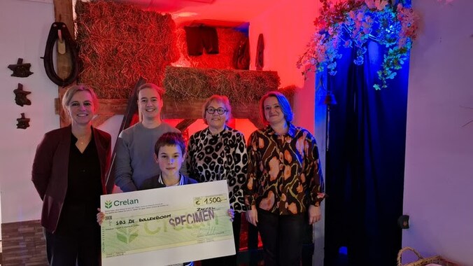 De Zammelse Toneelvrienden schenken 1.500 euro aan SBS De Bollenboom.