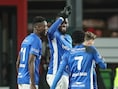 18 op 18 voor Racing Genk: Limburgers winnen, ondanks dol slot met Heynen als doelman bij Standard, en leggen druk bij Club Brugge