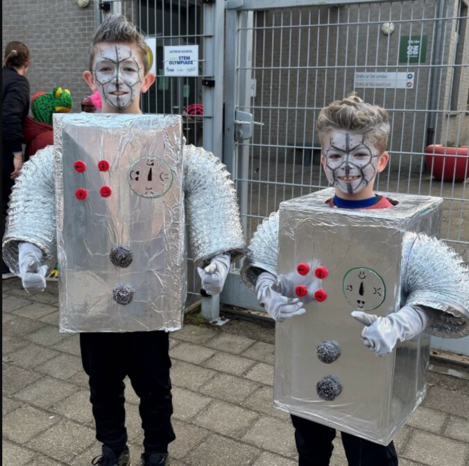 Vince en Ferre maakten zelf robot-kostuum voor carnaval in Nijlen