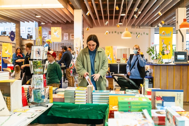 Eén avond zonder gsm in ’t Permeke: bibliotheek gaat offline op 24 ...