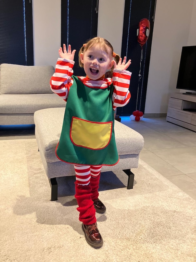 Julie Sandri uit Deinze gaat verkleed als Pippi Langkous naar school 