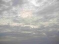 Zwaar bewolkt met weinig ruimte voor de zon in Eeklo in de ochtend