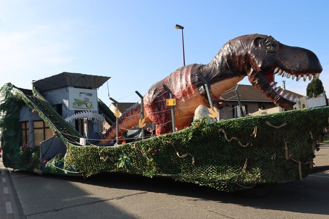 Carnaval in Schoonderbuken stond garant voor spectaculaire praalwagens.