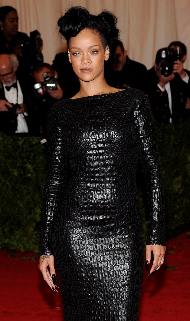 Rihanna had twee afgeschoren zijkanten...