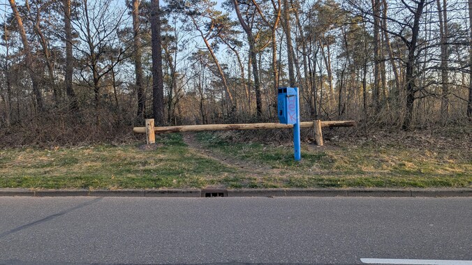 ‘Hek’ bij ingang bos Waalre.
