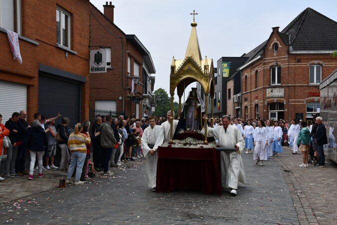 Genovevaprocessie trekt op 8 juni weer door de straten van Steenhuffel.