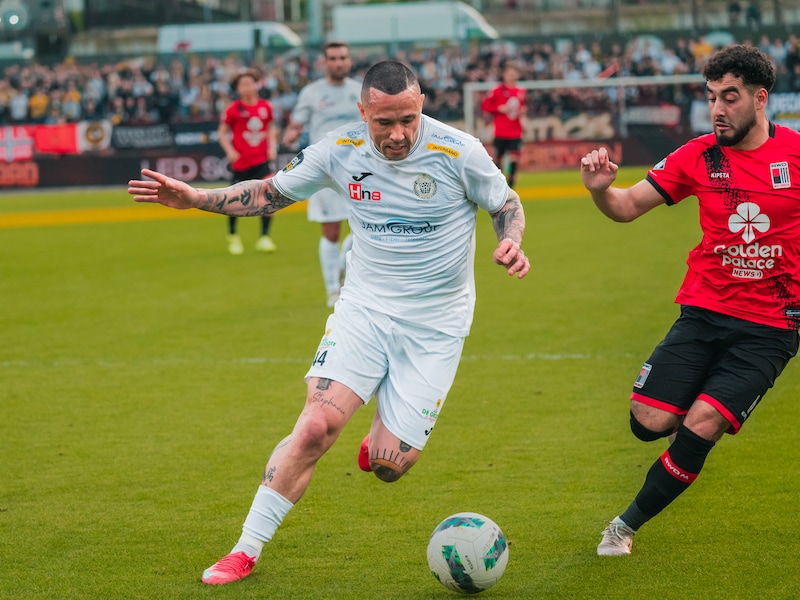 “Natuurlijk blijf ik als we promoveren:” Radja Nainggolan en Lokeren-Temse mogen blijven dromen van 1A