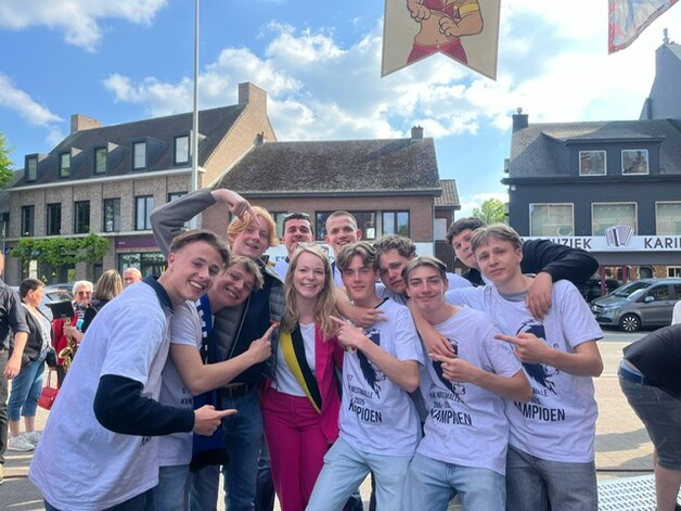 KVK Westmalle is kampioen, burgemeester Sanne Van Looy kwam mee vieren