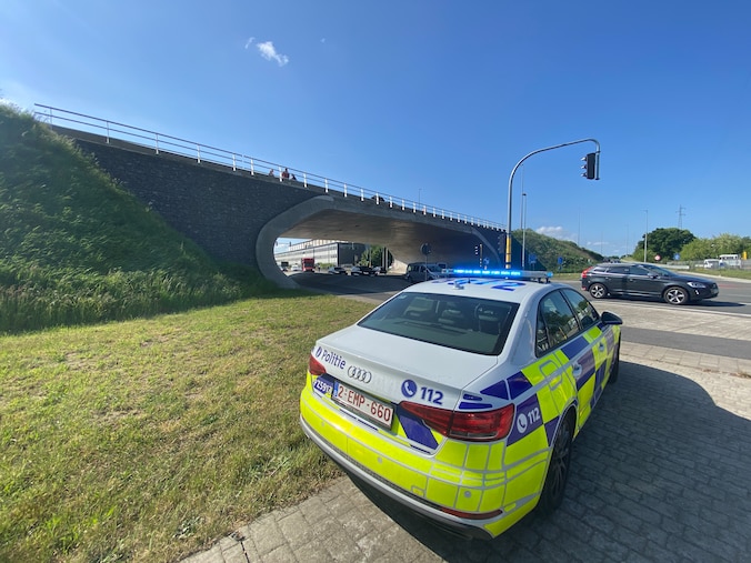 Motorrijder (38) in levensgevaar na botsing op R6 in Mechelen ...