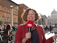 KIJK. “Gejuich, geroep en mensen vallen elkaar in de armen!”: VTM NIEUWS-journaliste Eva Peeters ziet in Vaticaanstad wat de witte rook teweeg brengt