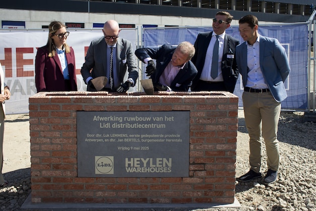 Marjolein Frederickx (CEO van Lidl Belgium), Luk Lemmens (eerste gedeputeerde provincie Antwerpen), Jan Bertels (burgemeester van Herentals) en Wim Heylen (Heylen Group)