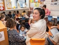 Minister van Onderwijs Zuhal Demir (N-VA) in een klasje in Mechelen.
