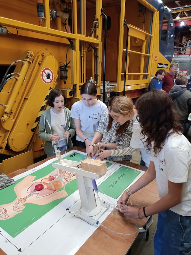 Meisjesteams VLOT! campus CREO onderscheiden zich op Youth STEM-tornooi ...