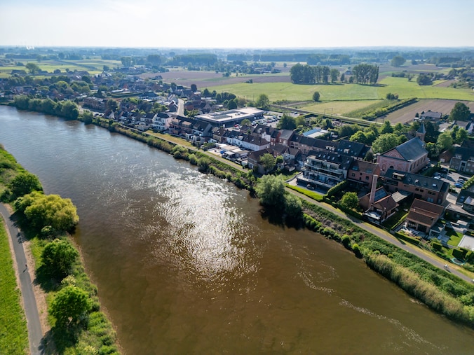 Schip met kunstmest in moeilijkheden op Schelde bij Dendermonde ...