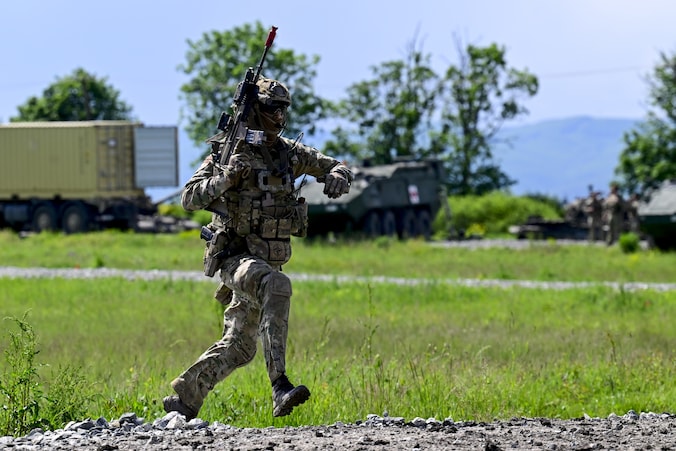 Belgische militair op oefening in Roemenië.