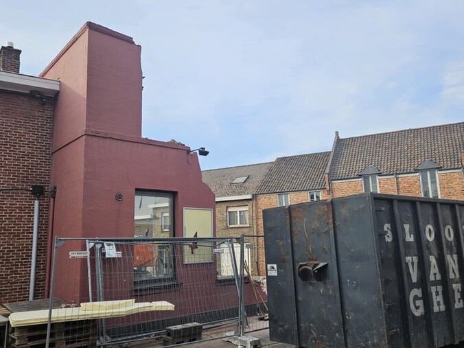 De sloop van café Bizarre in beeld.